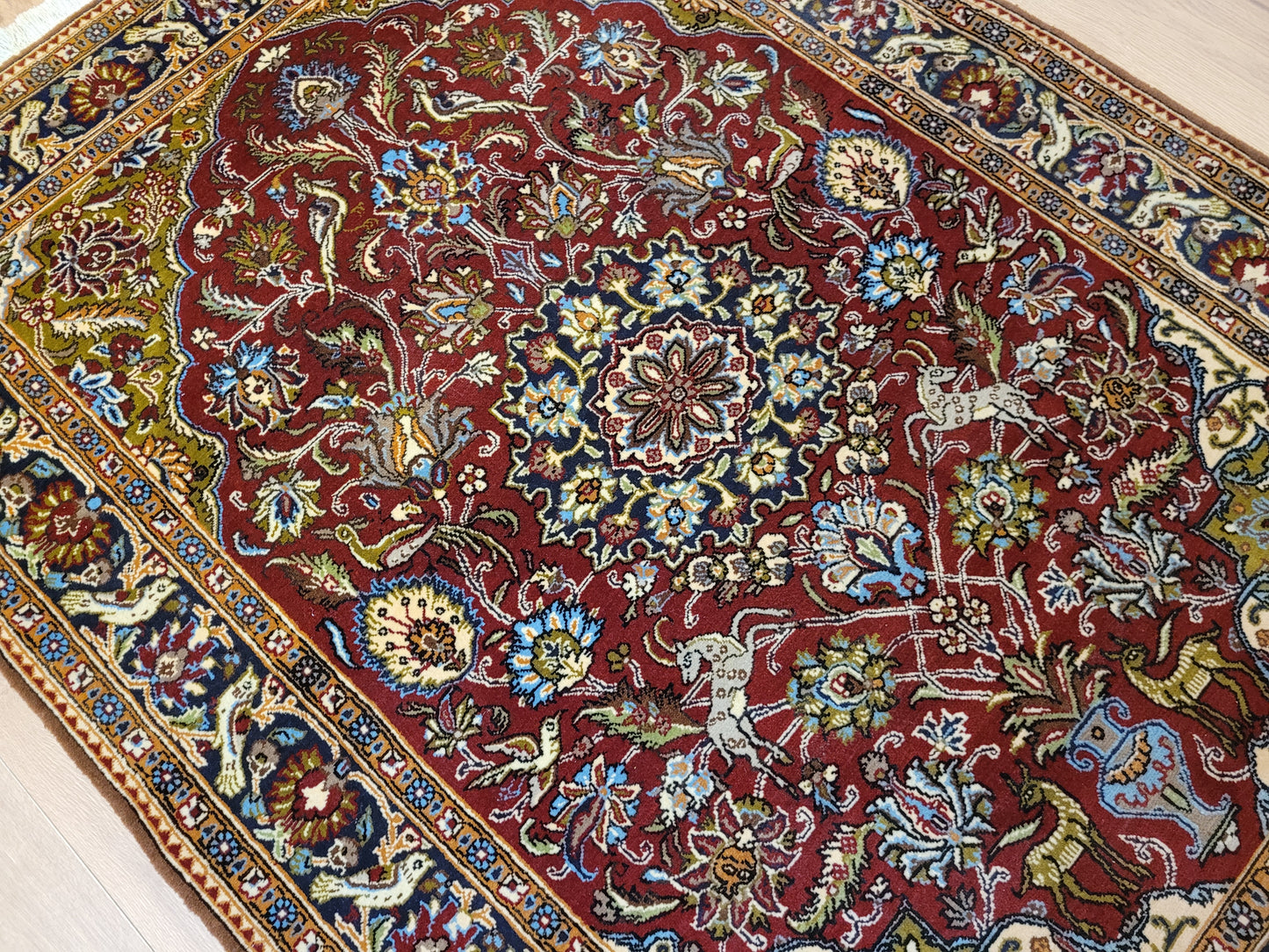 Ghom Teppich Korkwolle figürlich florales Medaillon detailreich