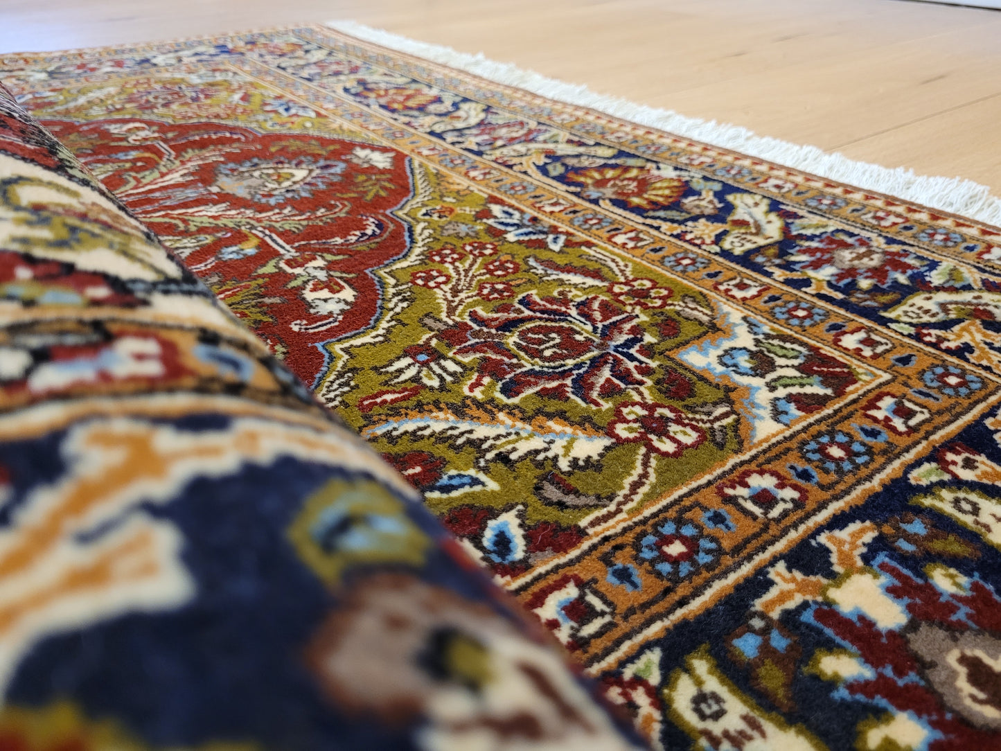 Ghom Teppich Korkwolle figürlich florales Medaillon detailreich