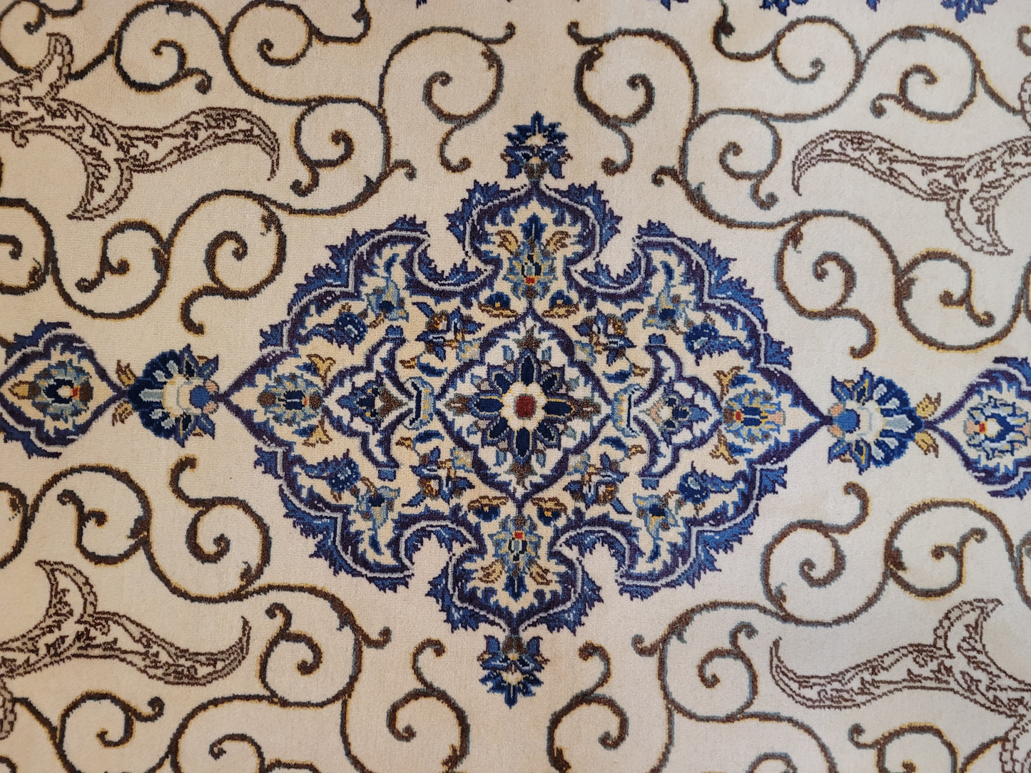 Kaschan Teppich Korkwolle florales Medaillon helles Design fein