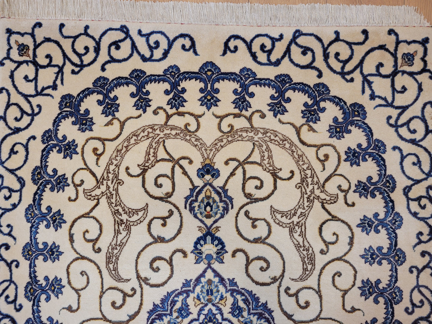 Kaschan Teppich Korkwolle florales Medaillon helles Design fein