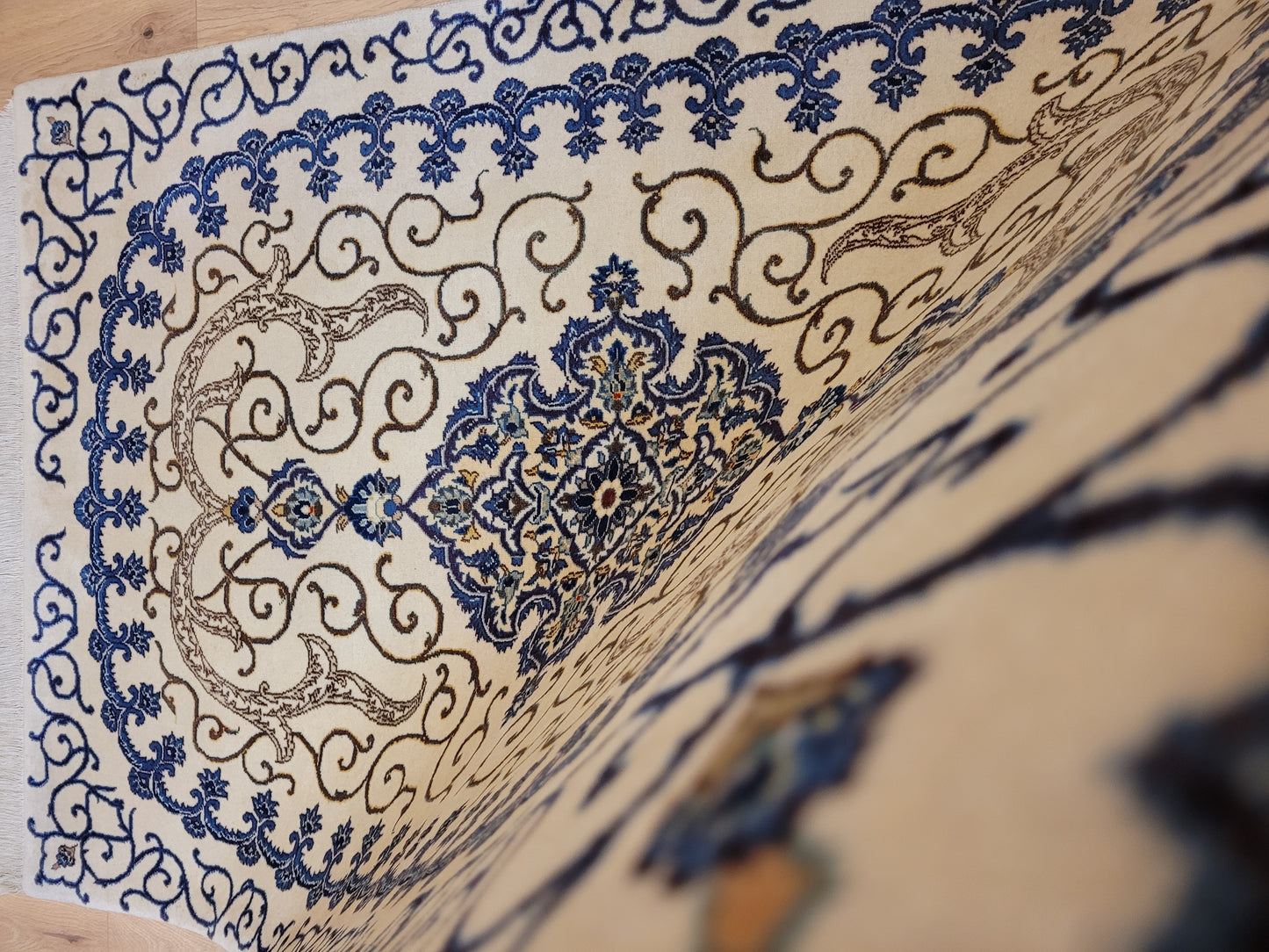 Kaschan Teppich Korkwolle florales Medaillon helles Design fein