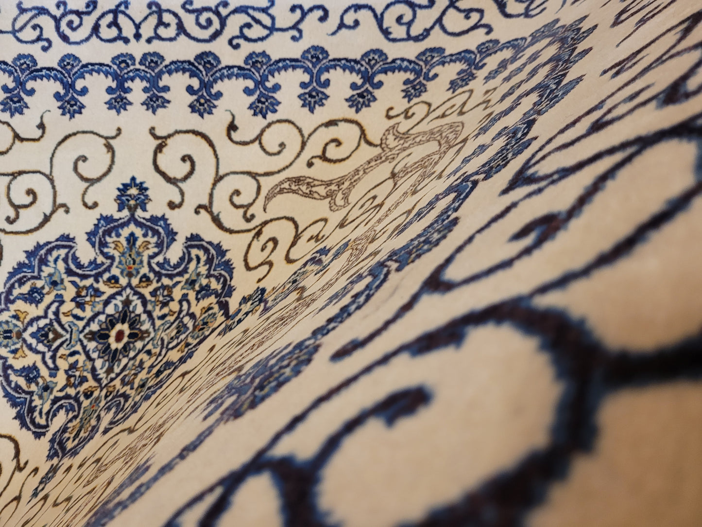 Kaschan Teppich Korkwolle florales Medaillon helles Design fein