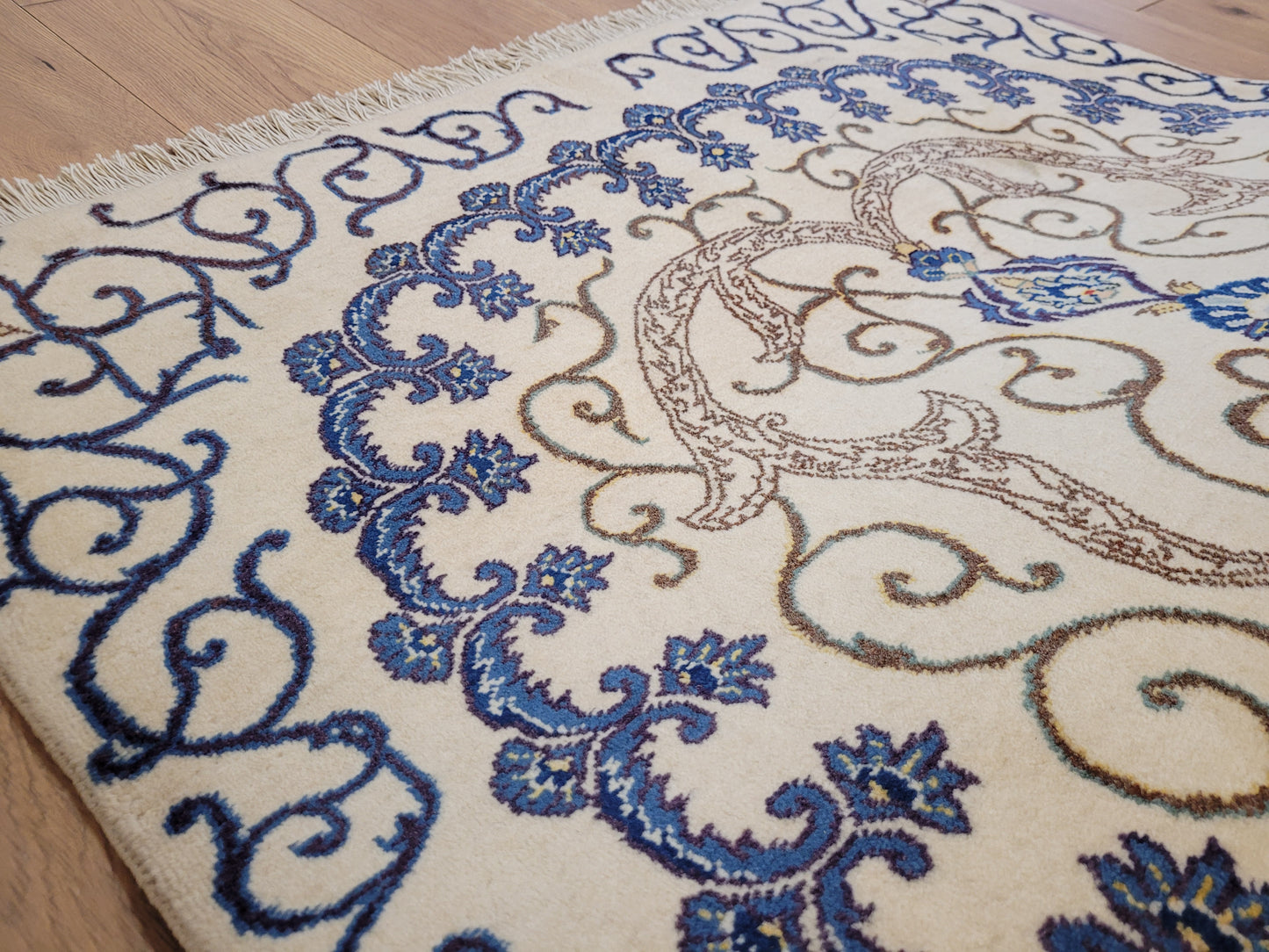 Kaschan Teppich Korkwolle florales Medaillon helles Design fein