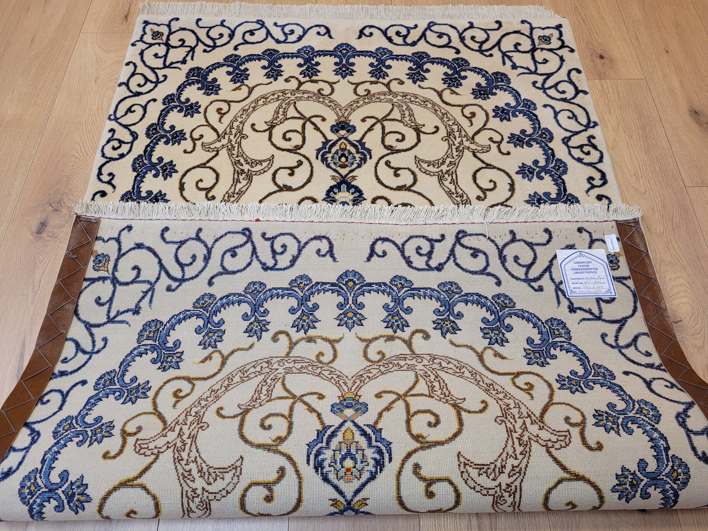 Kaschan Teppich Korkwolle florales Medaillon helles Design fein