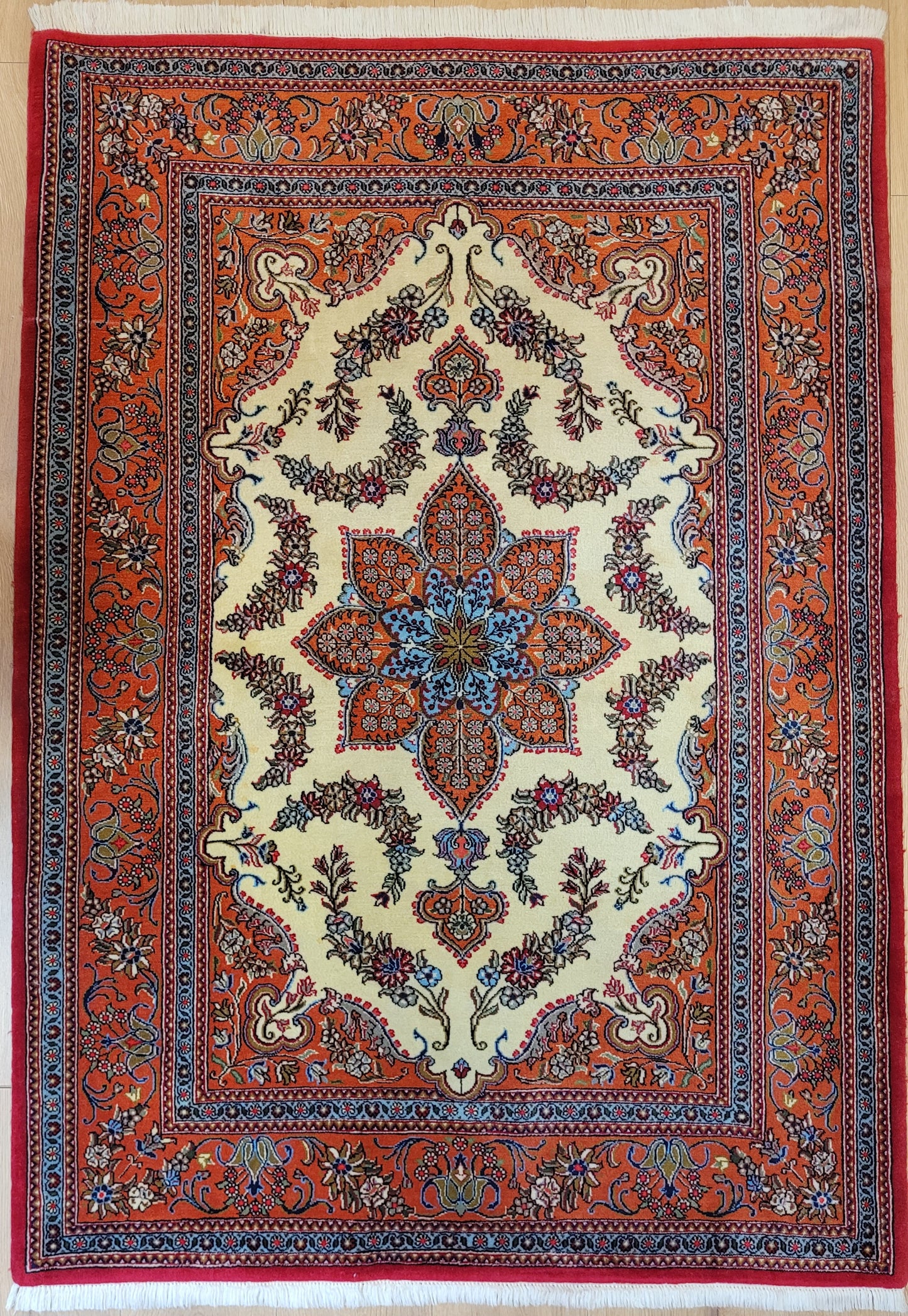 Ghom Teppich Korkwolle florales Sternmedaillon feine Knüpfung