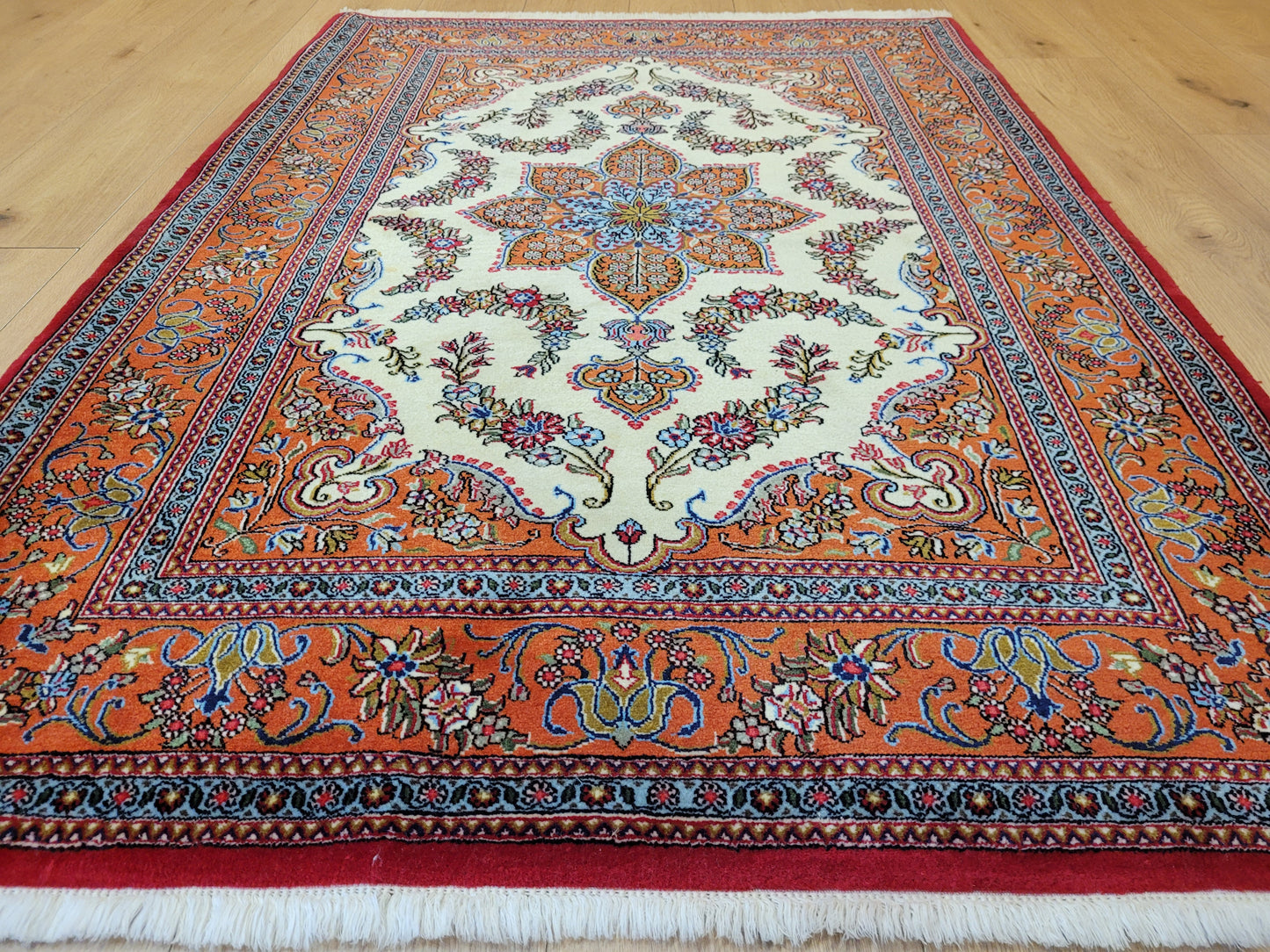 Ghom Teppich Korkwolle florales Sternmedaillon feine Knüpfung