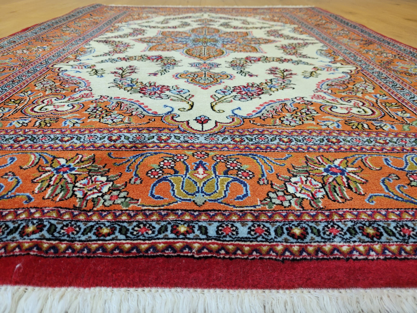 Ghom Teppich Korkwolle florales Sternmedaillon feine Knüpfung