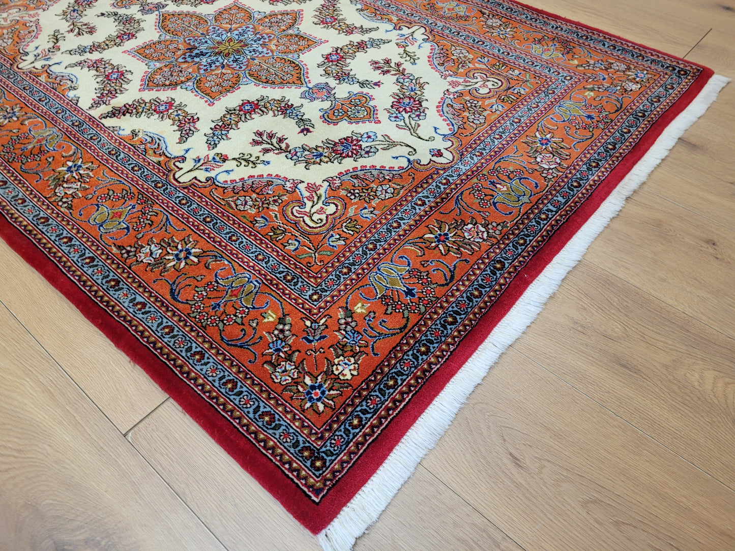 Ghom Teppich Korkwolle florales Sternmedaillon feine Knüpfung