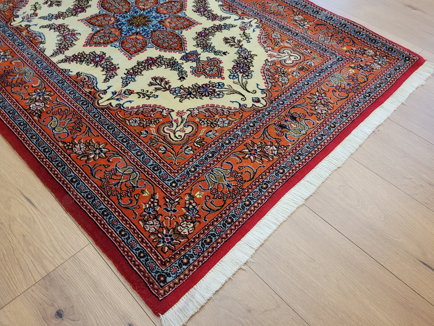 Ghom Teppich Korkwolle florales Sternmedaillon feine Knüpfung