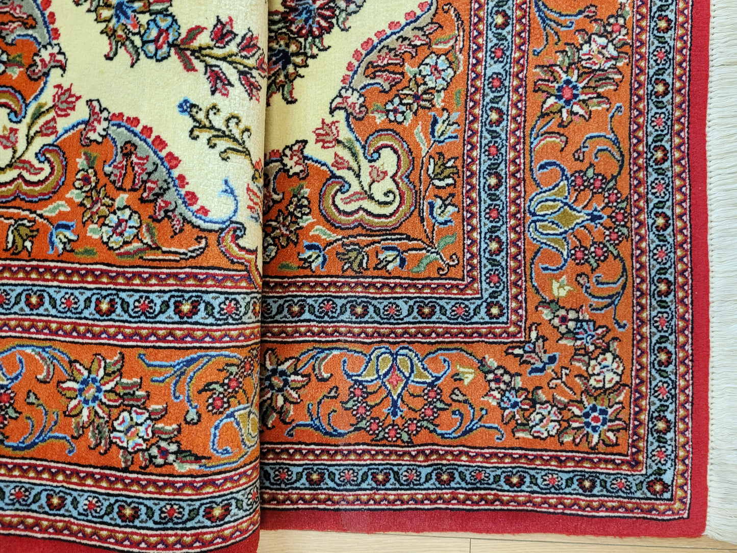 Ghom Teppich Korkwolle florales Sternmedaillon feine Knüpfung