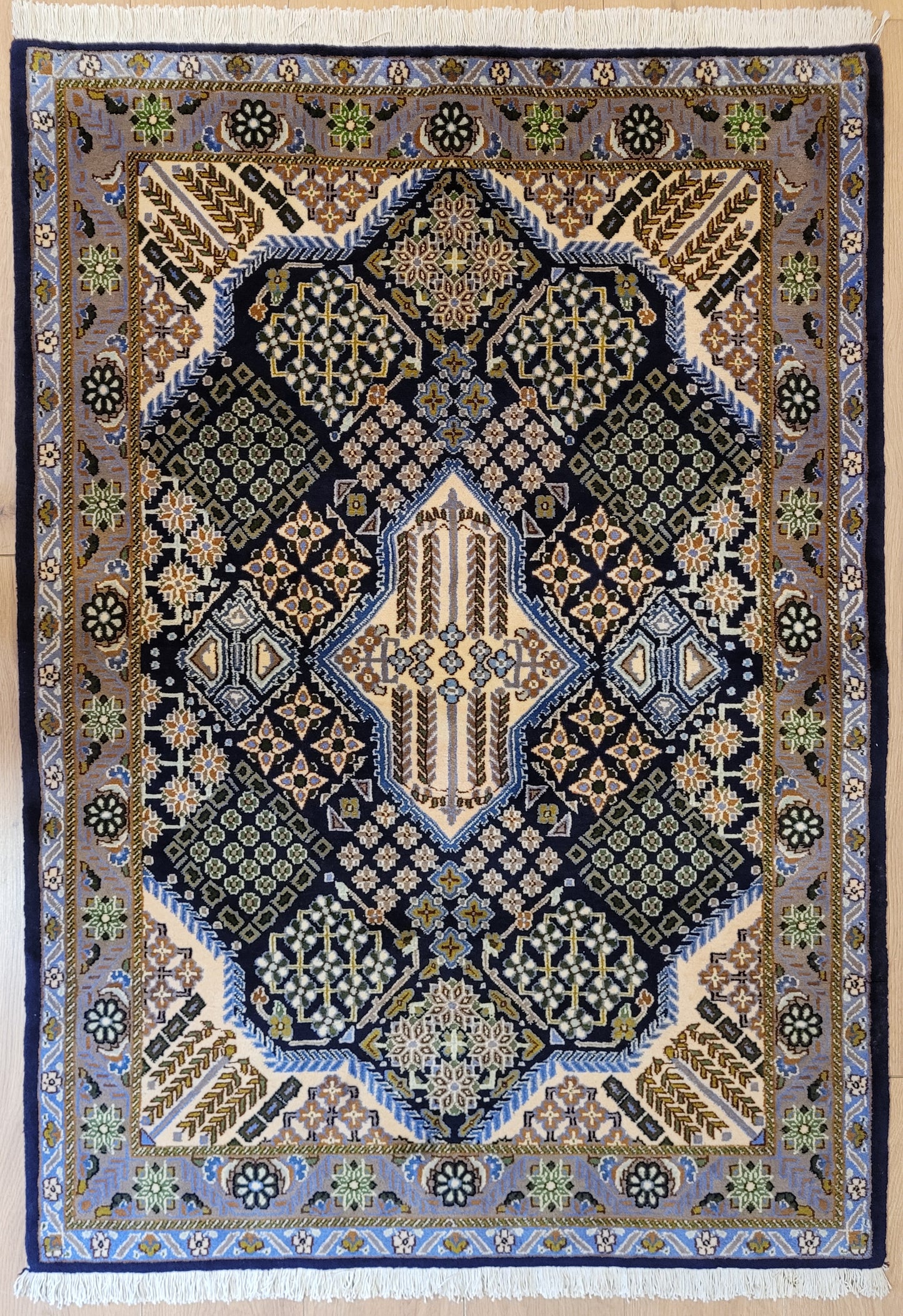 Ghom Teppich Korkwolle geometrisches Medaillon feine Knüpfung