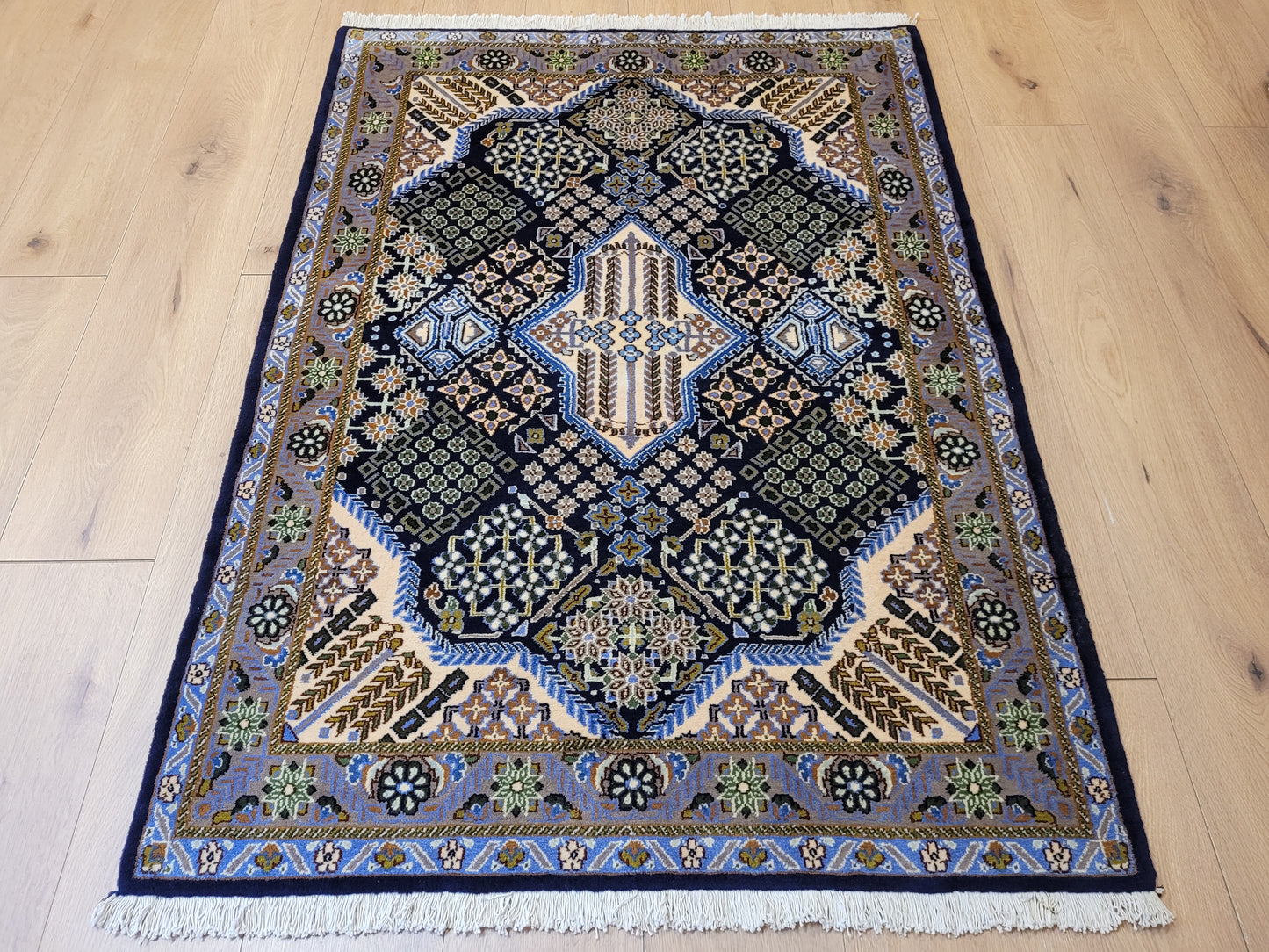 Ghom Teppich Korkwolle geometrisches Medaillon feine Knüpfung