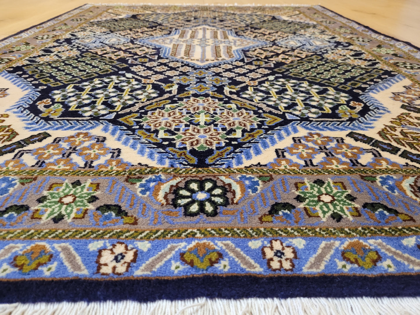 Ghom Teppich Korkwolle geometrisches Medaillon feine Knüpfung