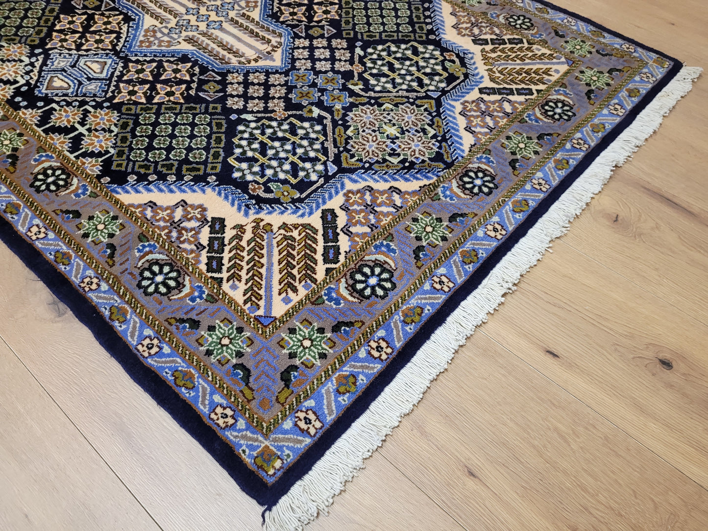 Ghom Teppich Korkwolle geometrisches Medaillon feine Knüpfung