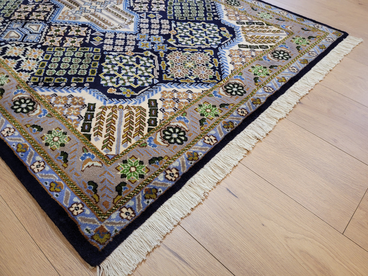 Ghom Teppich Korkwolle geometrisches Medaillon feine Knüpfung