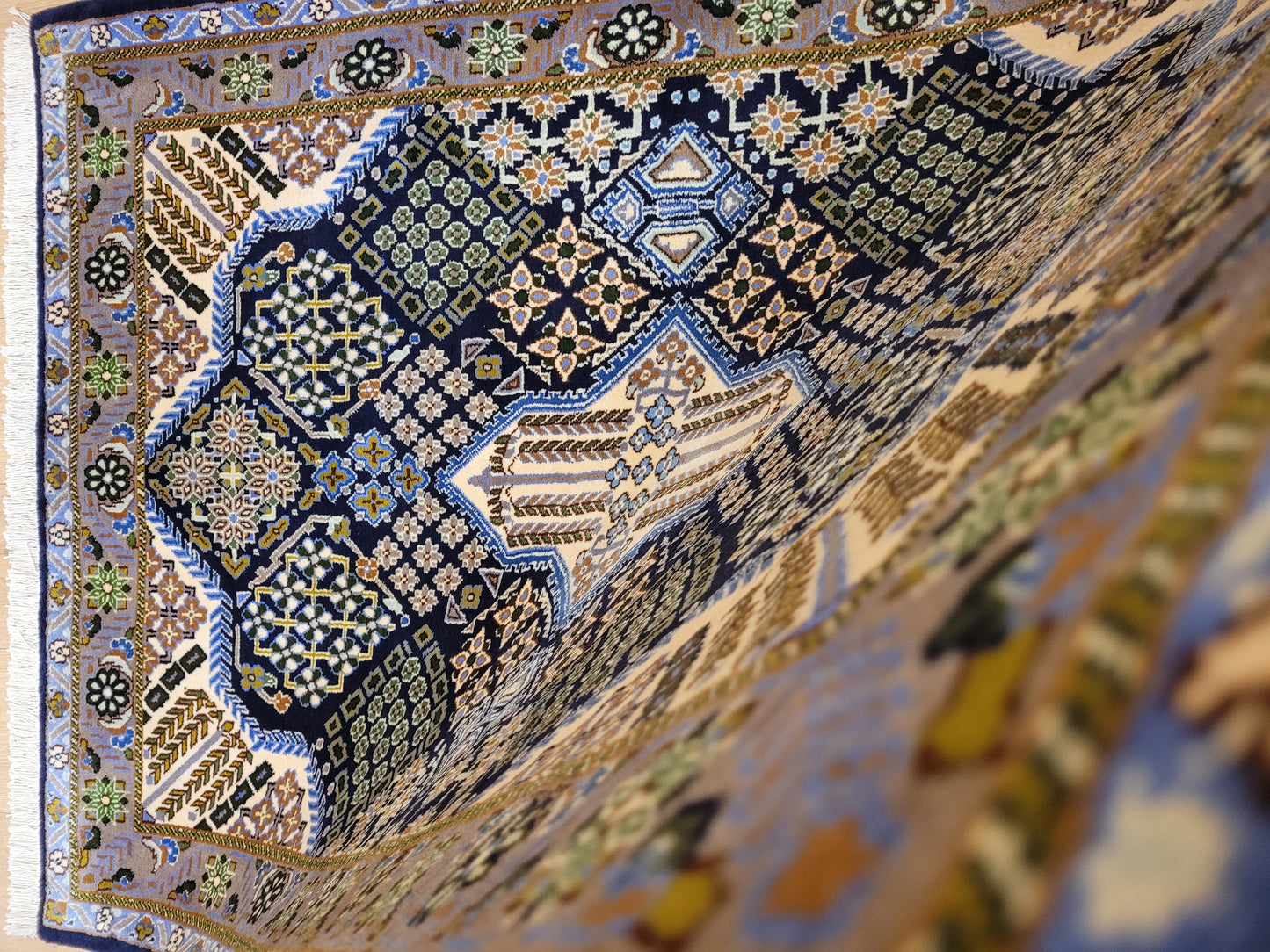 Ghom Teppich Korkwolle geometrisches Medaillon feine Knüpfung