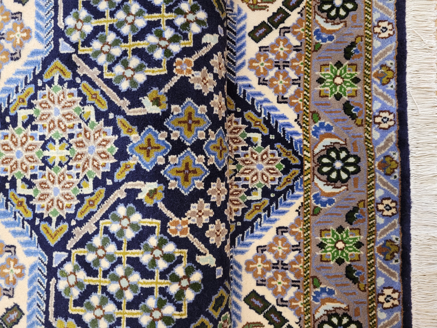 Ghom Teppich Korkwolle geometrisches Medaillon feine Knüpfung