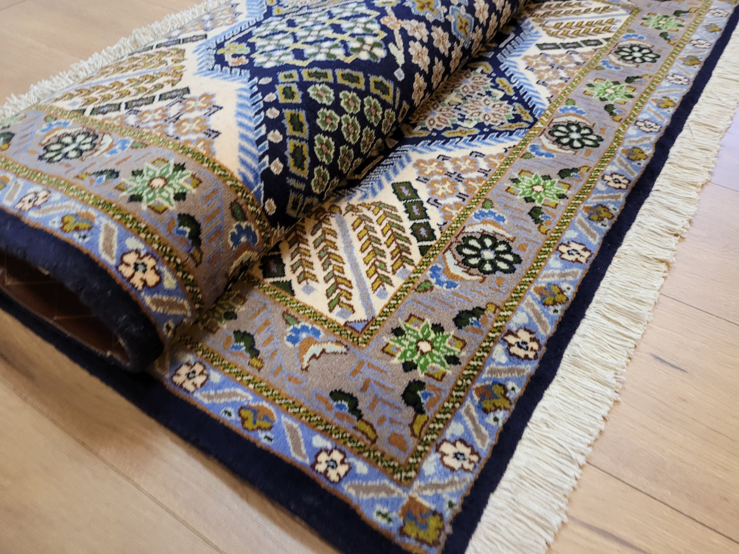 Ghom Teppich Korkwolle geometrisches Medaillon feine Knüpfung