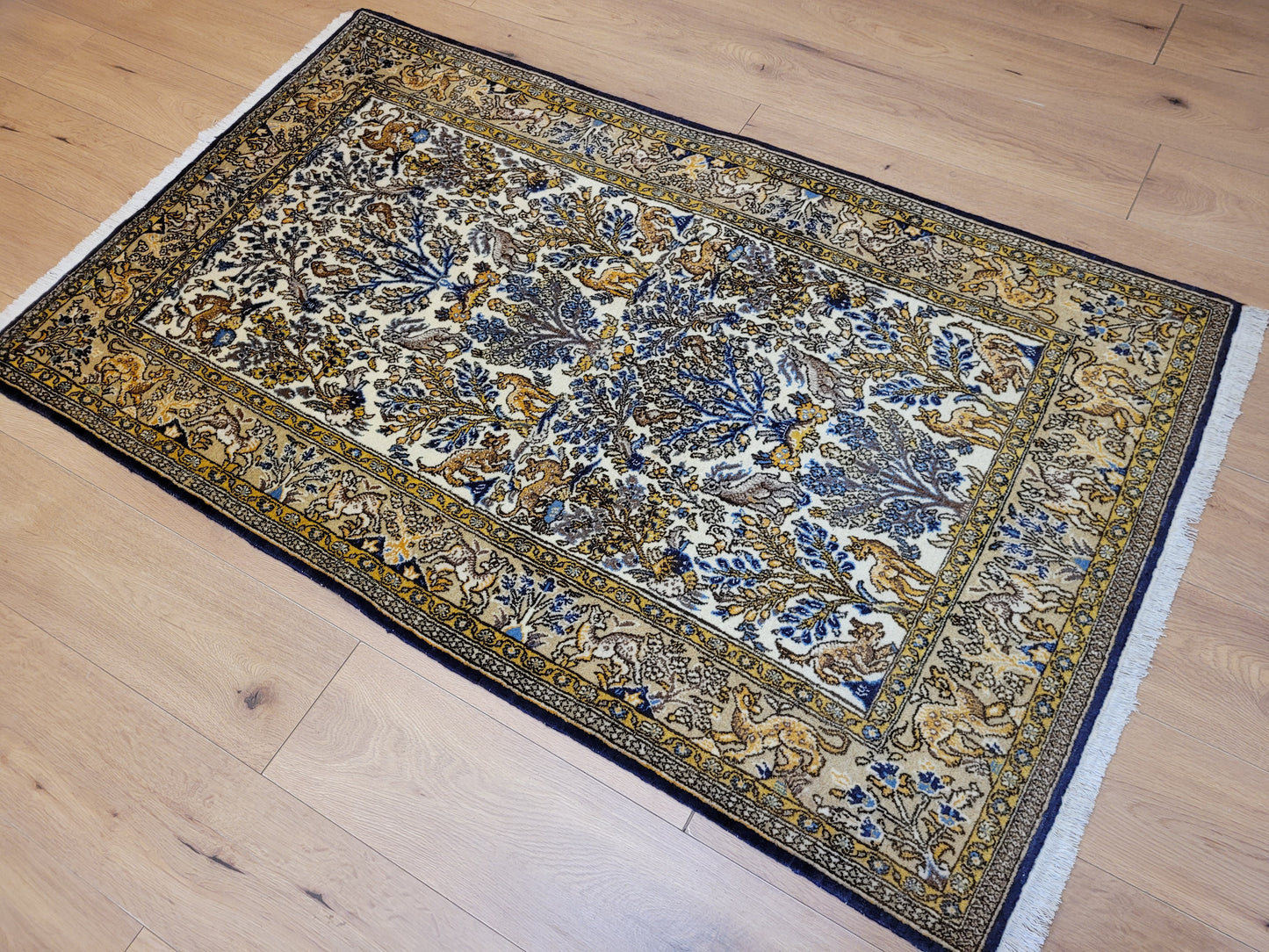 Ghom Teppich Korkwolle auf Seide Tierdarstellungen feine Knüpfung