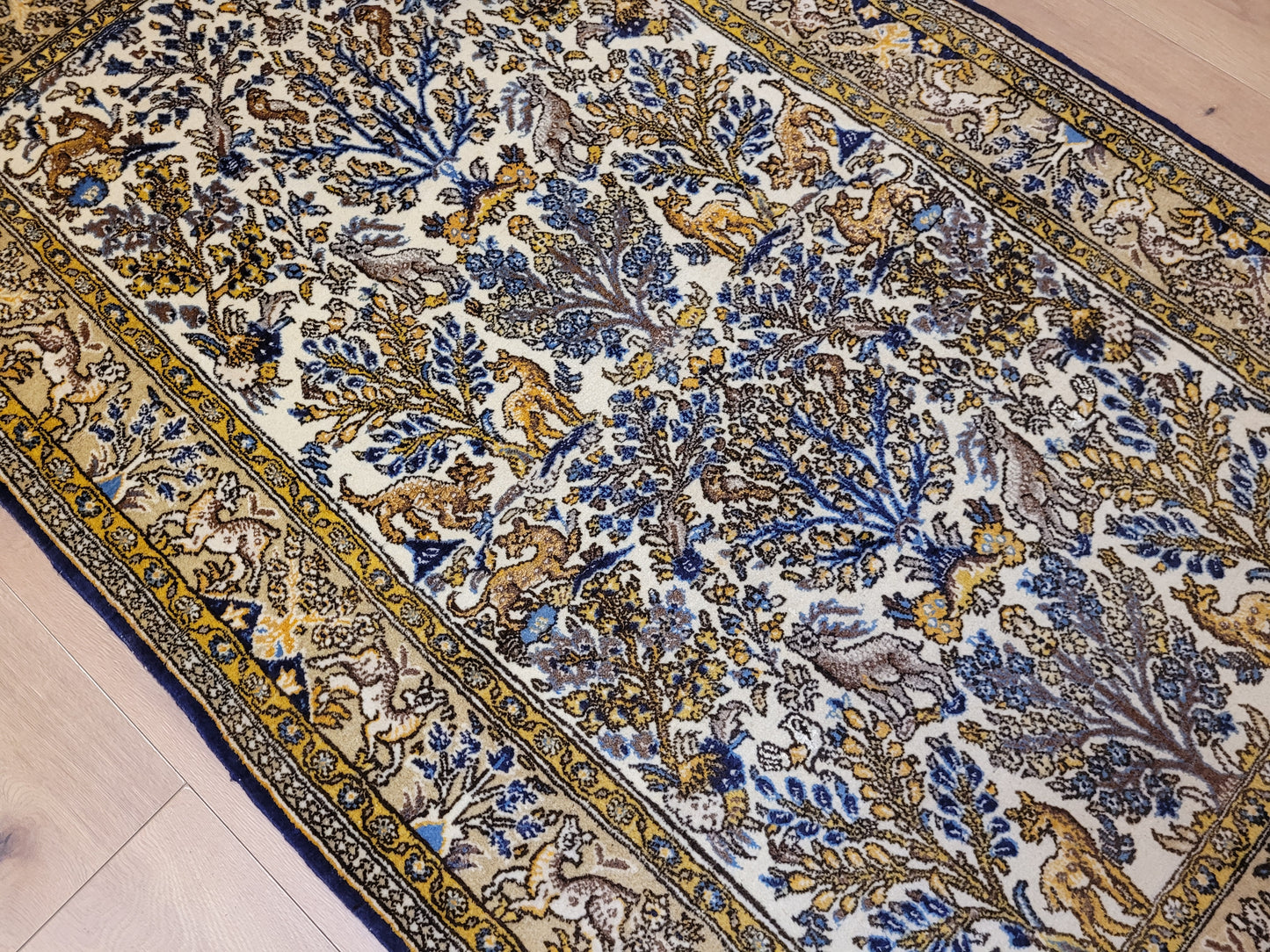 Ghom Teppich Korkwolle auf Seide Tierdarstellungen feine Knüpfung