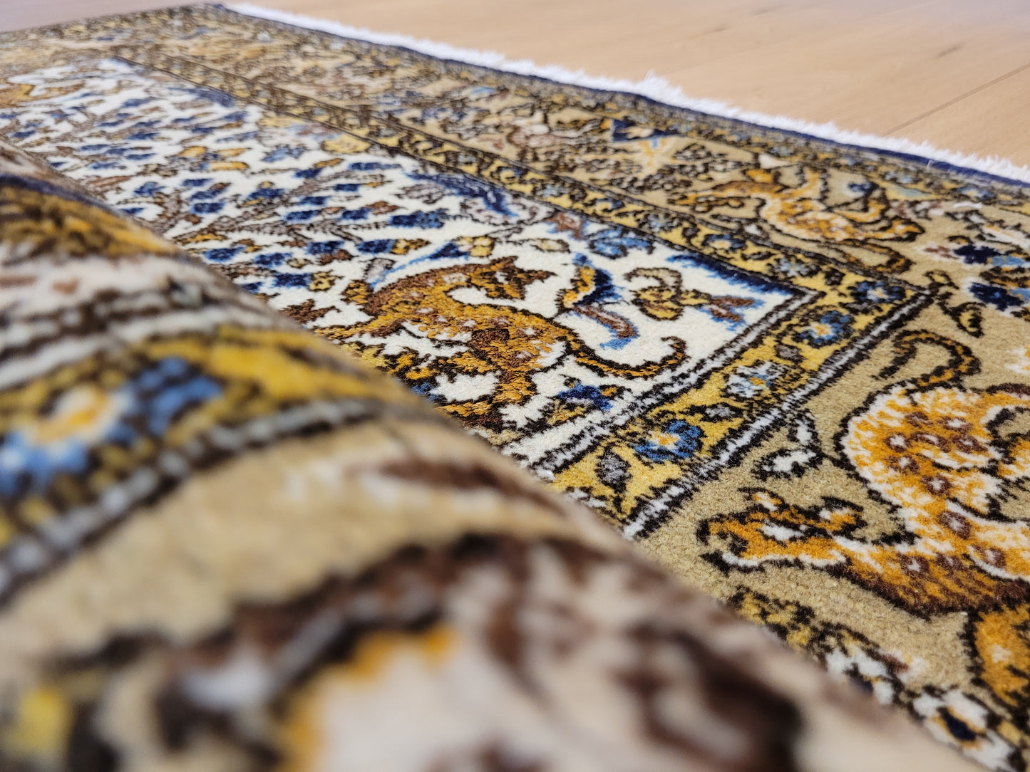 Ghom Teppich Korkwolle auf Seide Tierdarstellungen feine Knüpfung