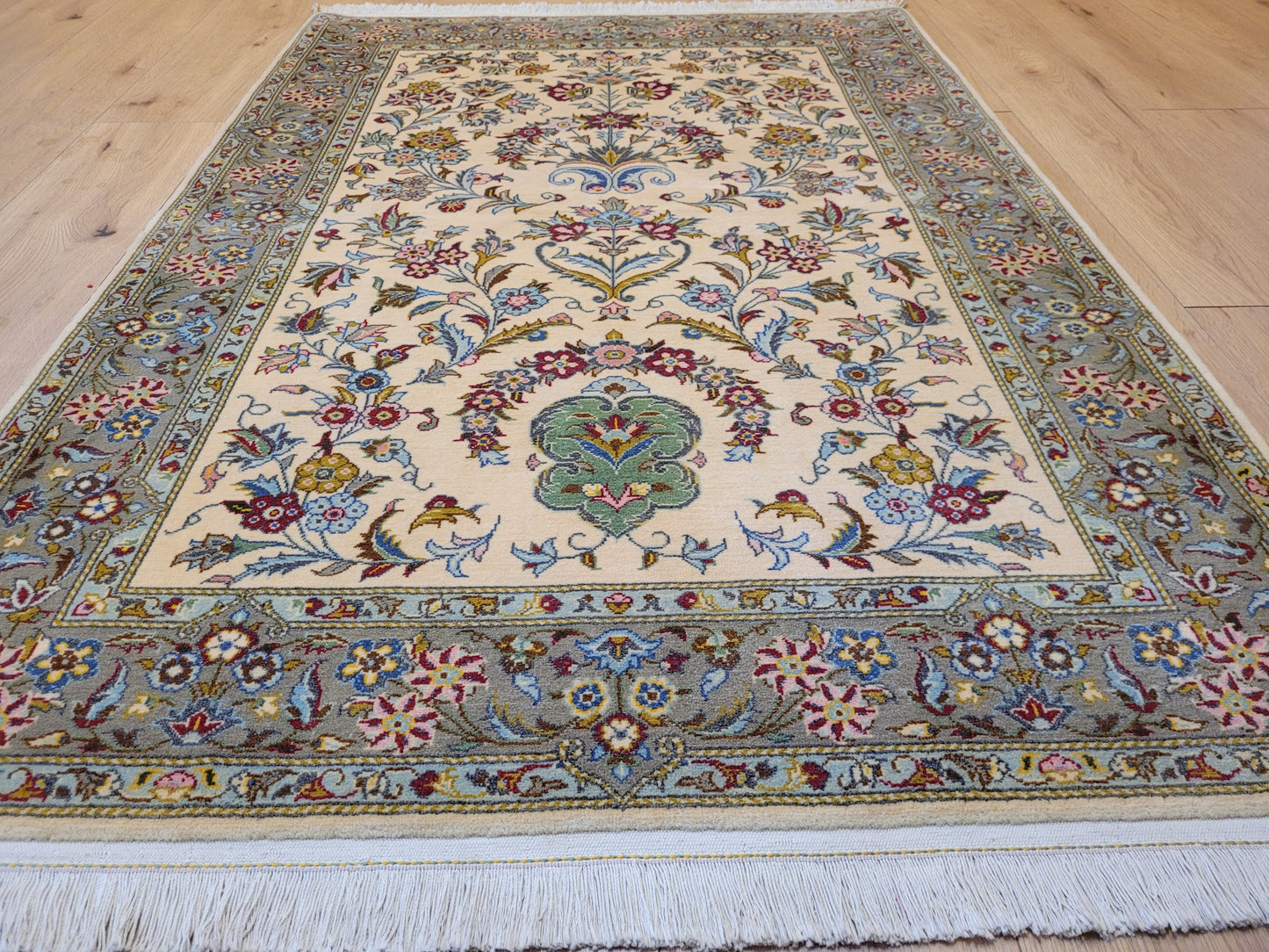 Kaschan Teppich Korkwolle florales Allover-Muster feine Knüpfung