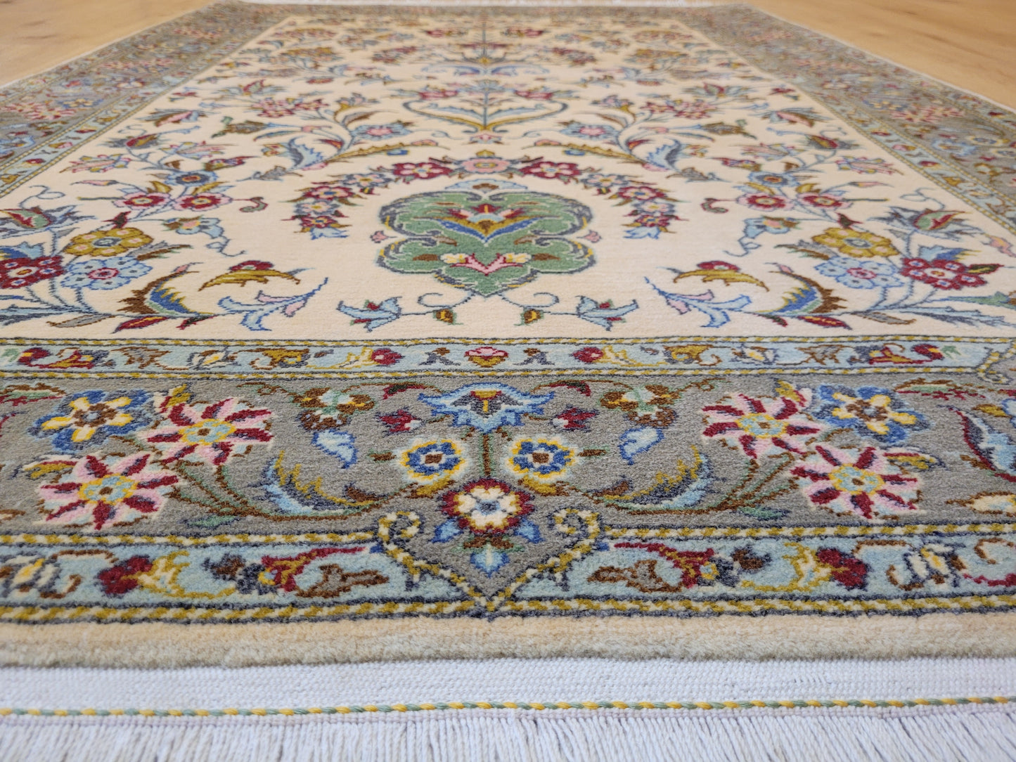 Kaschan Teppich Korkwolle florales Allover-Muster feine Knüpfung