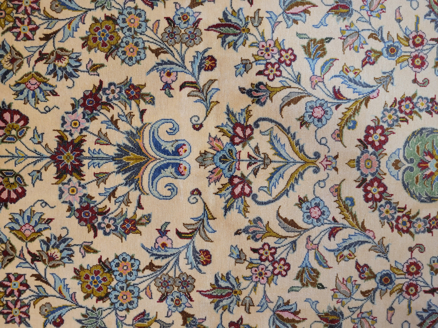 Kaschan Teppich Korkwolle florales Allover-Muster feine Knüpfung