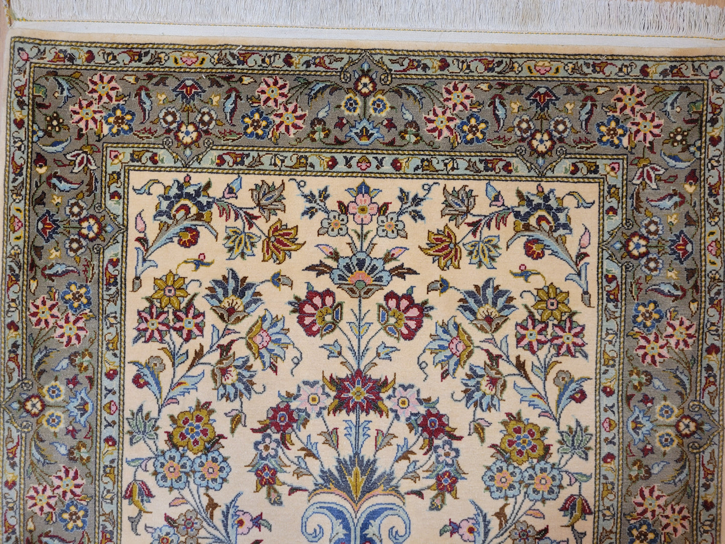 Kaschan Teppich Korkwolle florales Allover-Muster feine Knüpfung