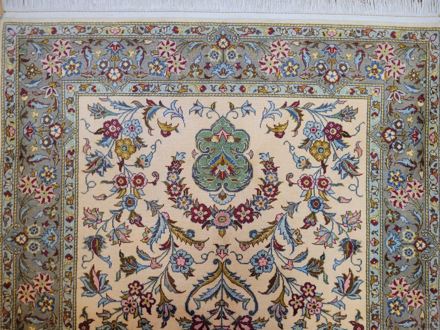 Kaschan Teppich Korkwolle florales Allover-Muster feine Knüpfung