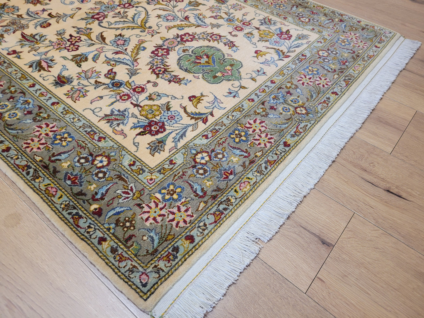 Kaschan Teppich Korkwolle florales Allover-Muster feine Knüpfung