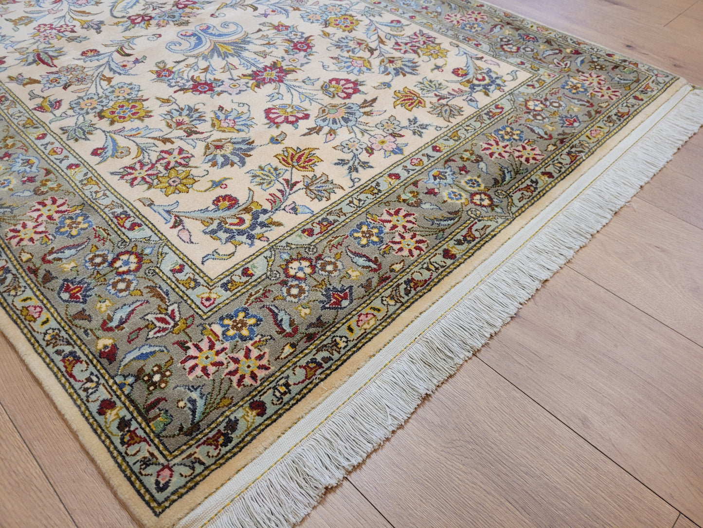 Kaschan Teppich Korkwolle florales Allover-Muster feine Knüpfung