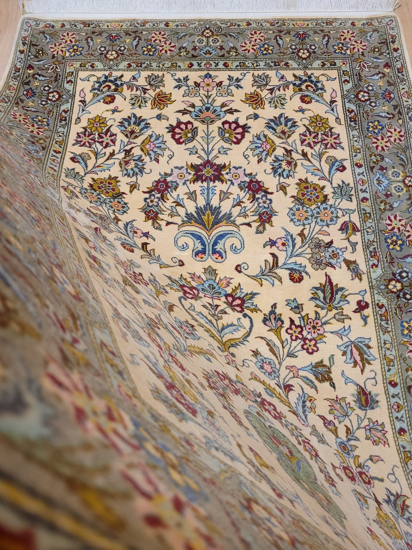 Kaschan Teppich Korkwolle florales Allover-Muster feine Knüpfung