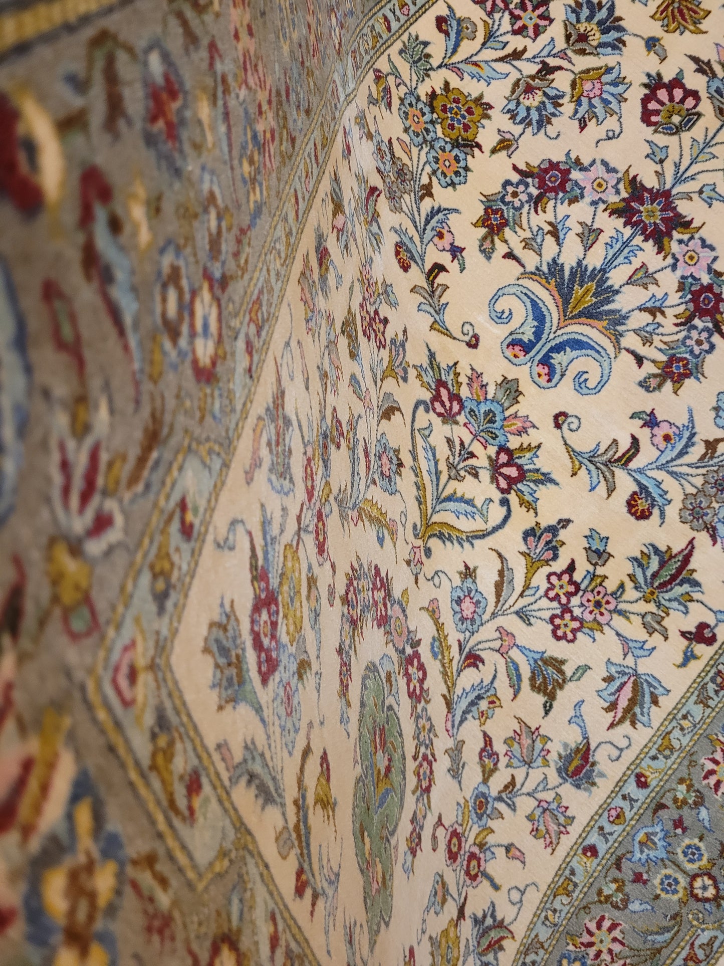 Kaschan Teppich Korkwolle florales Allover-Muster feine Knüpfung