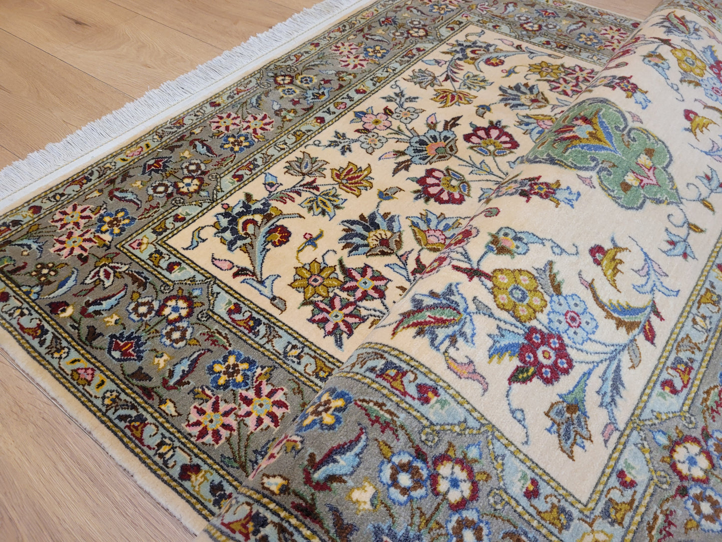 Kaschan Teppich Korkwolle florales Allover-Muster feine Knüpfung