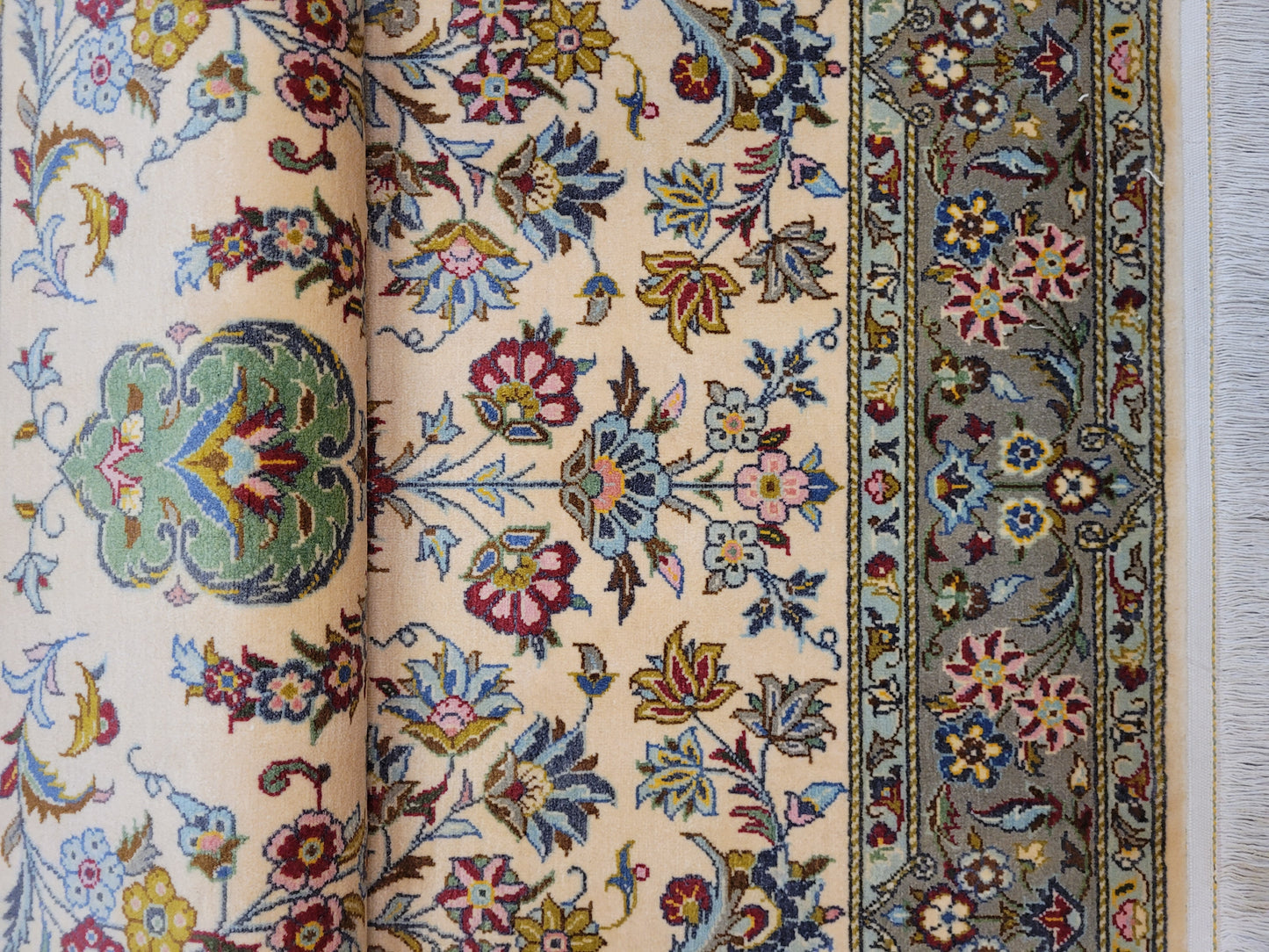 Kaschan Teppich Korkwolle florales Allover-Muster feine Knüpfung