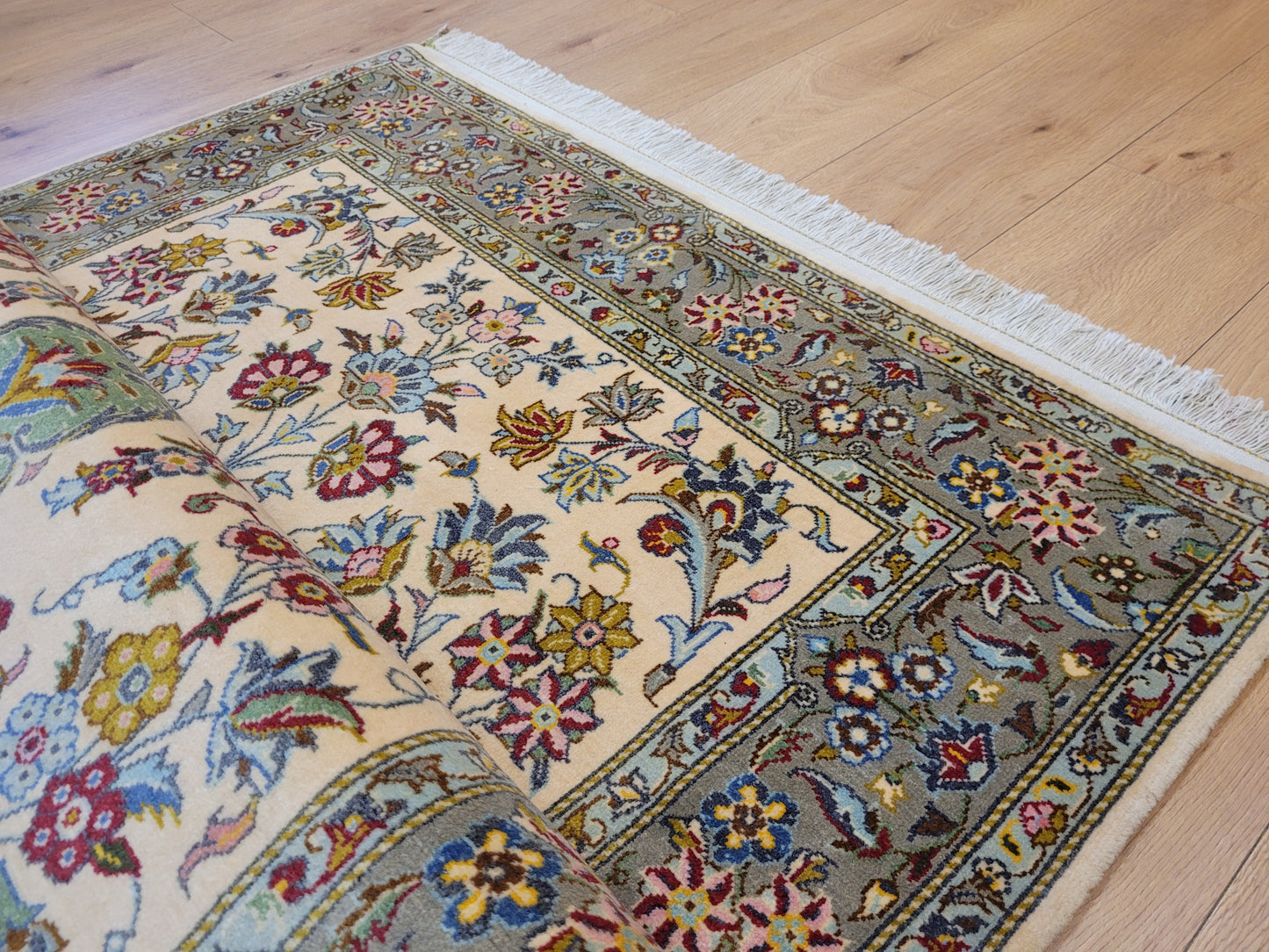 Kaschan Teppich Korkwolle florales Allover-Muster feine Knüpfung