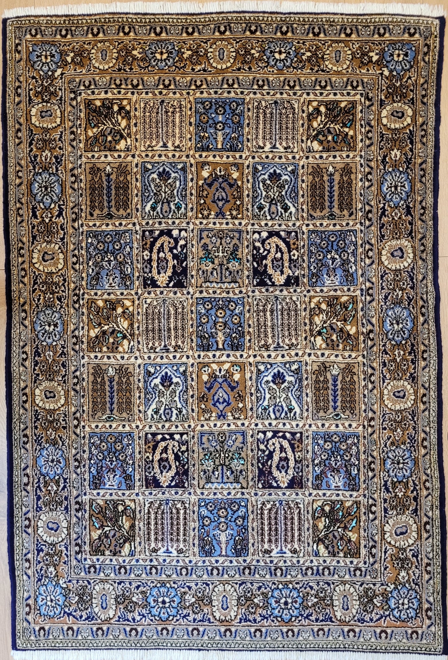 Ghom Teppich Korkwolle mit Seide Gartenfeld-Motiv feine Knüpfung