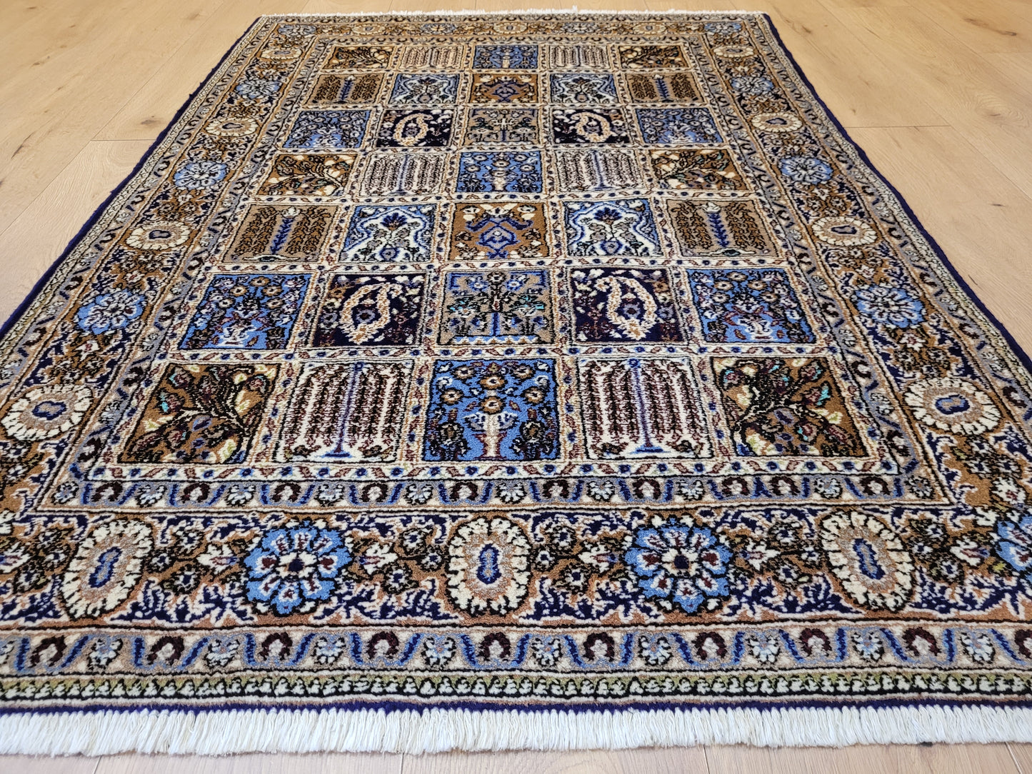 Ghom Teppich Korkwolle mit Seide Gartenfeld-Motiv feine Knüpfung