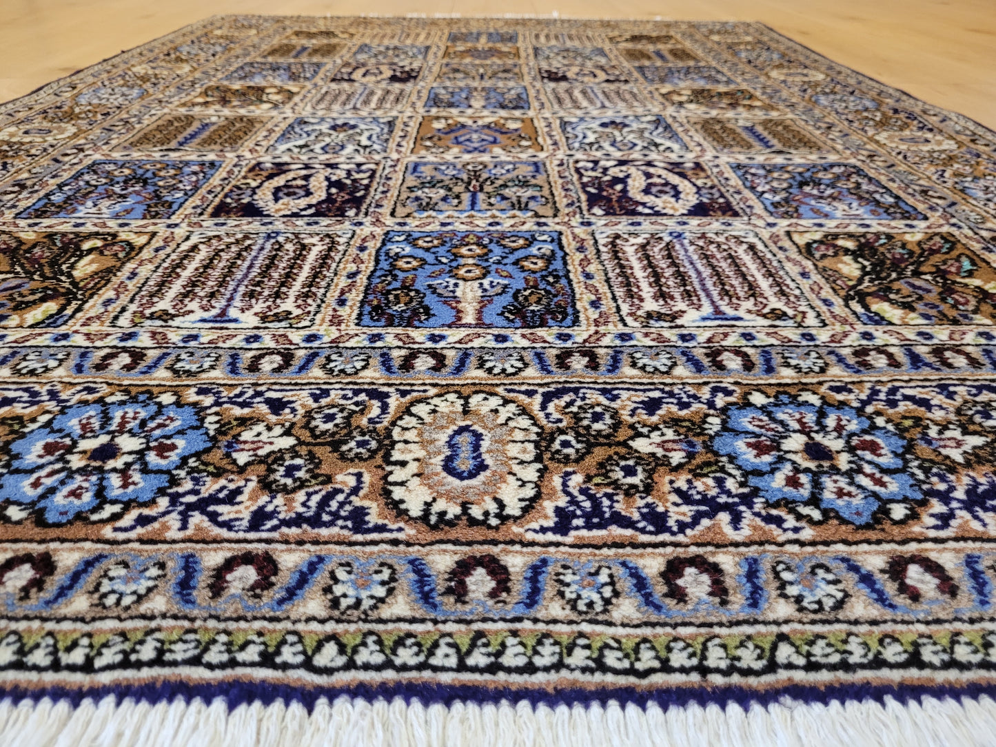 Ghom Teppich Korkwolle mit Seide Gartenfeld-Motiv feine Knüpfung