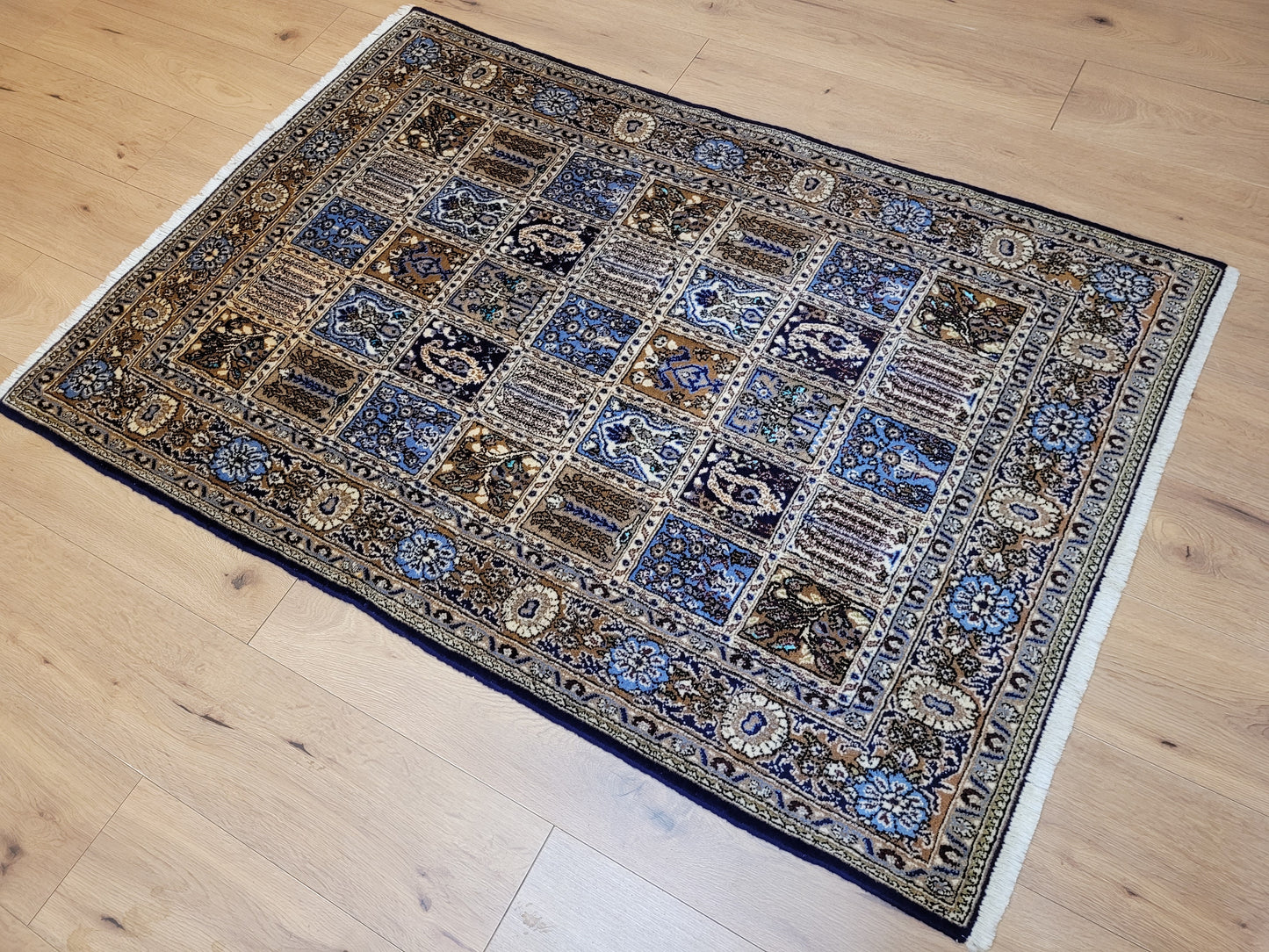 Ghom Teppich Korkwolle mit Seide Gartenfeld-Motiv feine Knüpfung