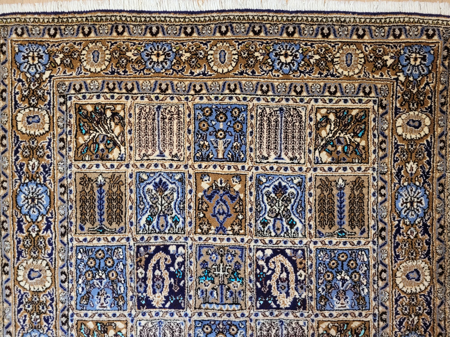 Ghom Teppich Korkwolle mit Seide Gartenfeld-Motiv feine Knüpfung