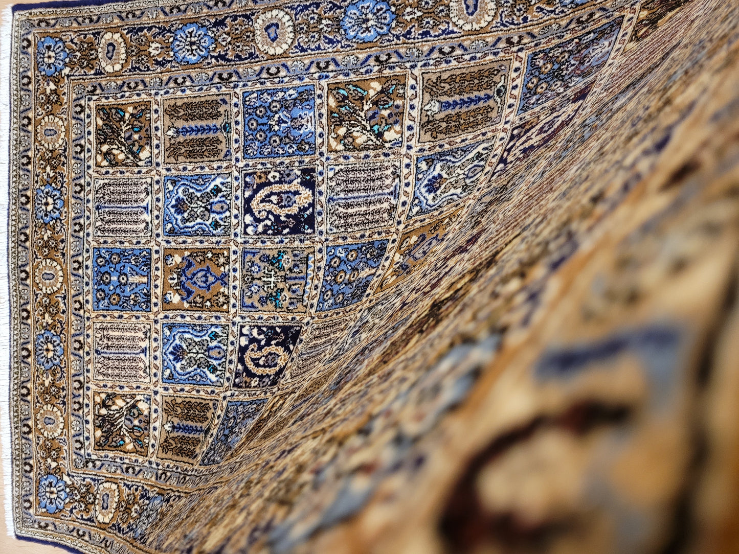 Ghom Teppich Korkwolle mit Seide Gartenfeld-Motiv feine Knüpfung