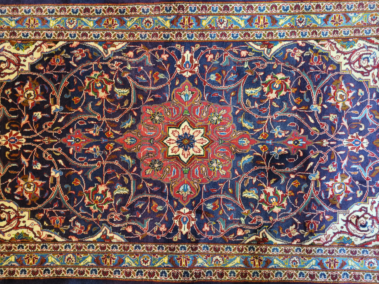 Kaschan Teppich Korkwolle florales Medaillon feine Knüpfkunst