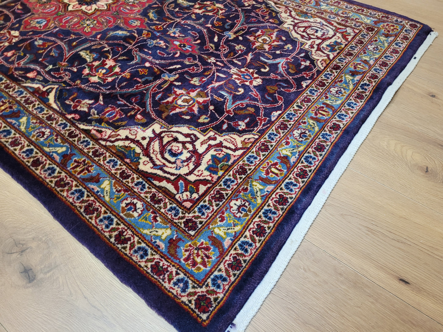 Kaschan Teppich Korkwolle florales Medaillon feine Knüpfkunst