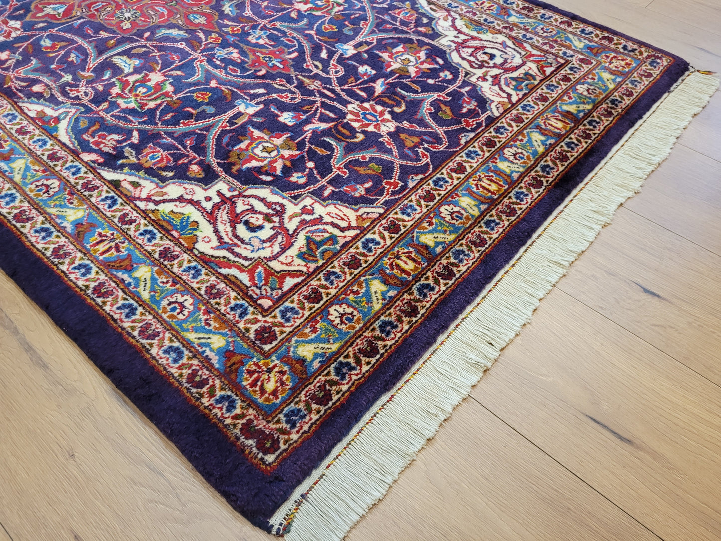 Kaschan Teppich Korkwolle florales Medaillon feine Knüpfkunst