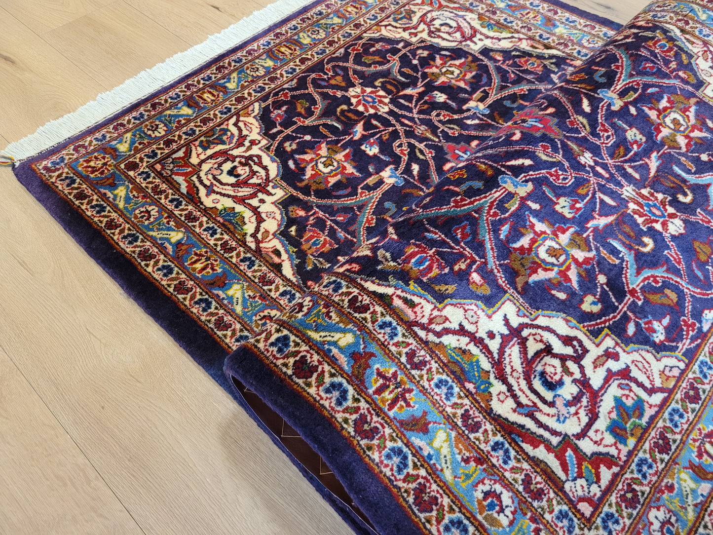 Kaschan Teppich Korkwolle florales Medaillon feine Knüpfkunst