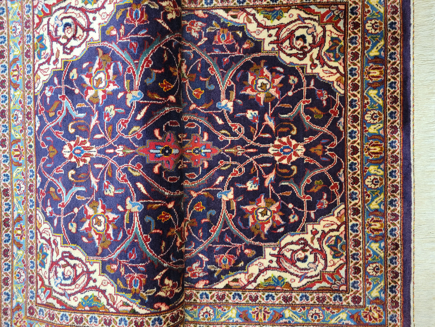 Kaschan Teppich Korkwolle florales Medaillon feine Knüpfkunst