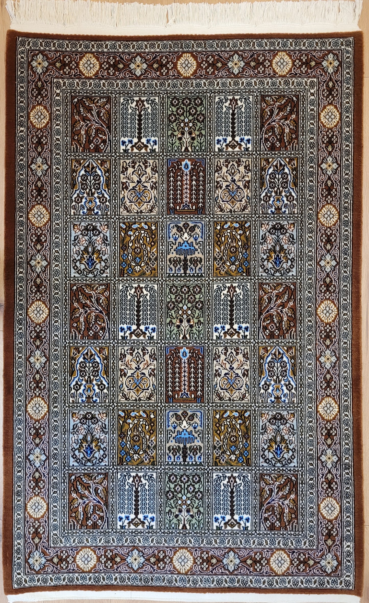 Ghom Teppich Korkwolle Gartenmotiv feine Knüpfkunst