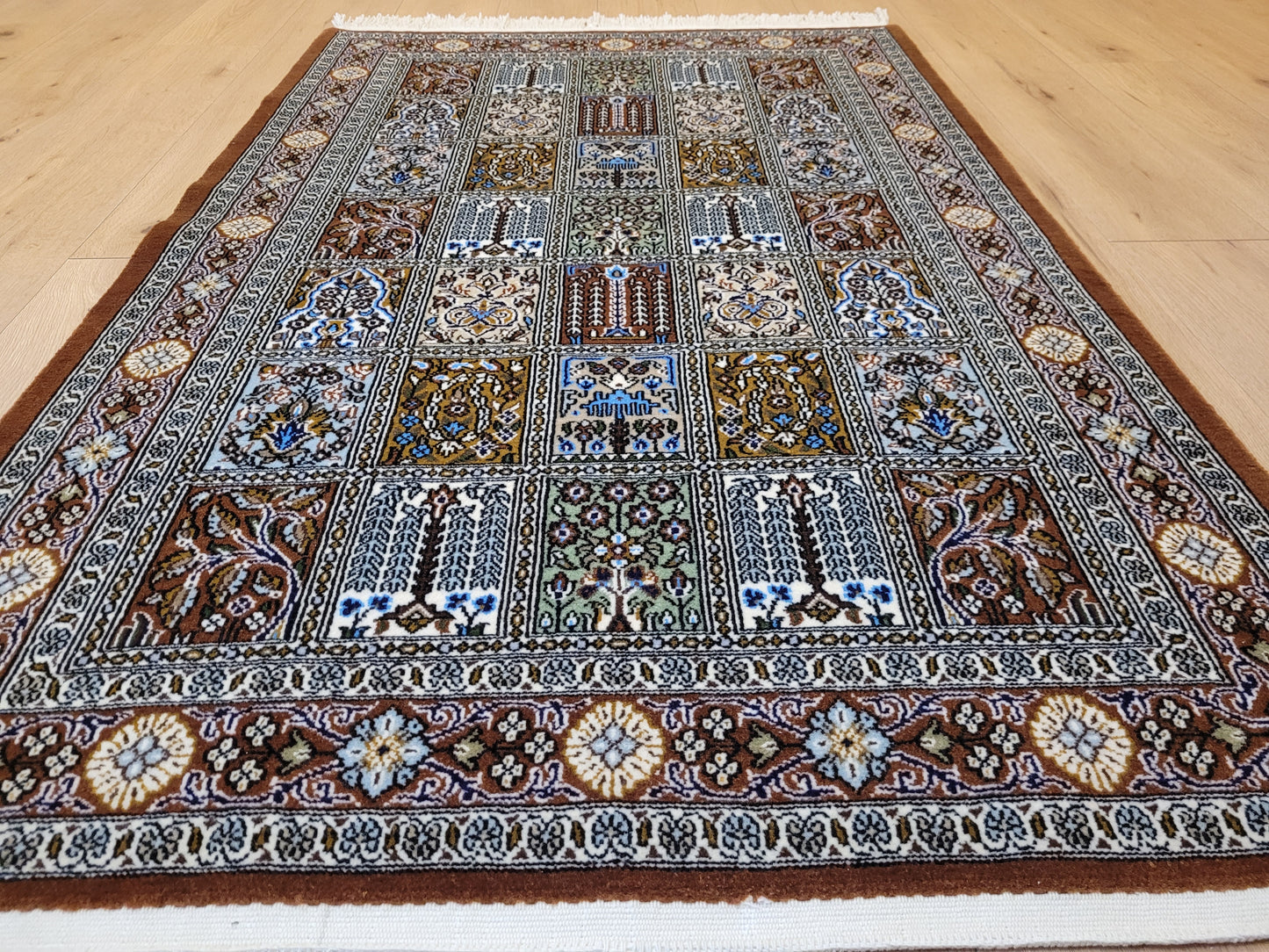 Ghom Teppich Korkwolle Gartenmotiv feine Knüpfkunst